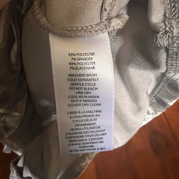 BLL crush velvet bell sleeve off shoulder ruffle hem top EUC medium - Picture 6 of 7